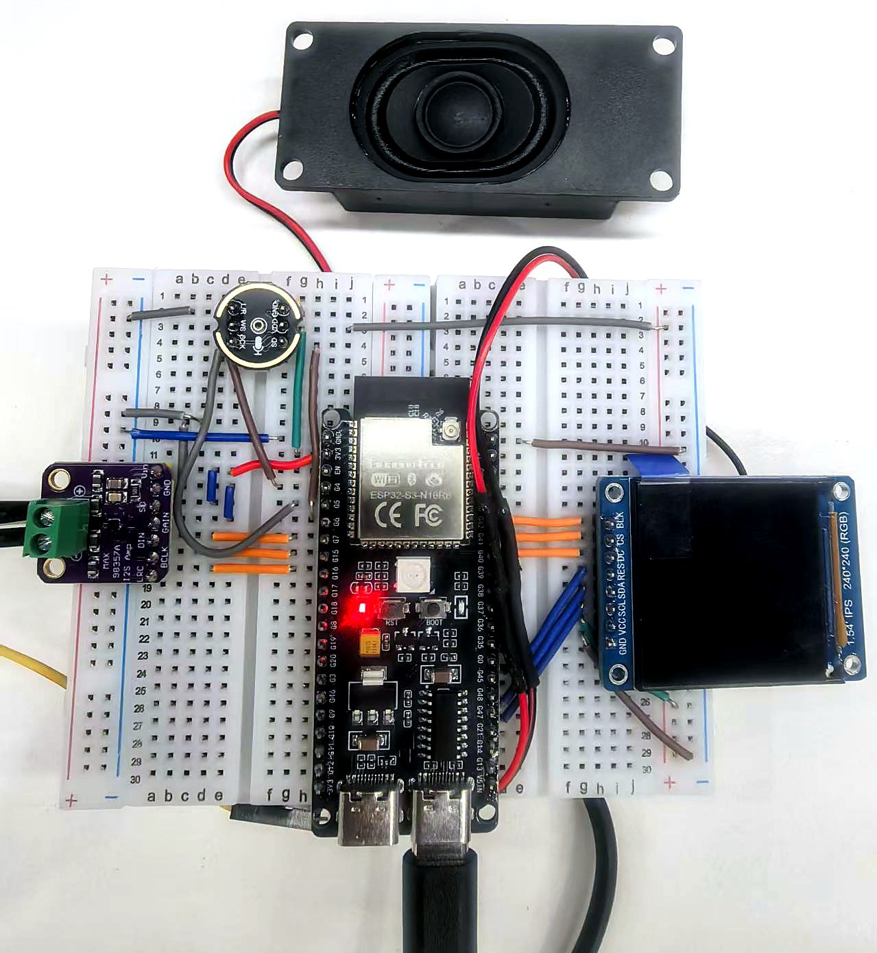 面包板上的 ESP32-S3 N16R8 开发板、MAX98357A 功放和喇叭